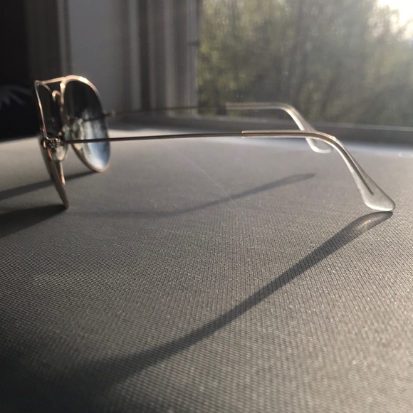 Ray Ban Gold Rim aviators - Picture 3 of 4